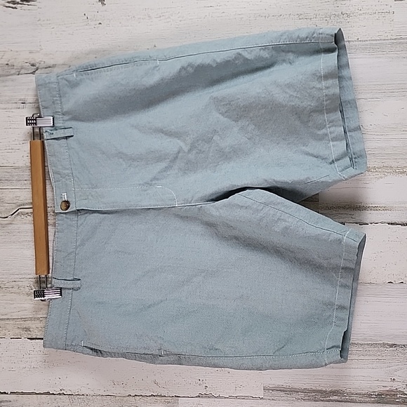 Chaps Belgian green 100% cotton flat front Bermuda shorts Size 38 9.5" inseam - Picture 1 of 8